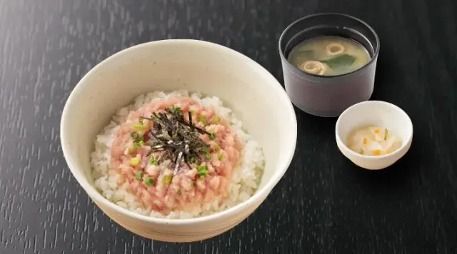 ねぎとろ丼 味噌汁・漬物付き(ガスト)