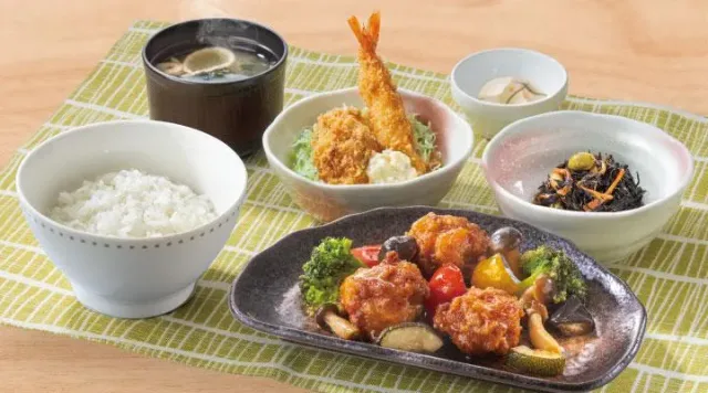 彩り野菜の黒酢から揚げ和膳 海老フライ&カキフライ付き(ガスト)