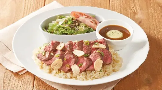 みすじステーキのガーリックピラフ肉倍盛り（ジョナサン）