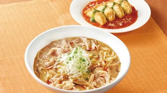 酸辣湯麺&揚げ餃子のトリコロール(ジョナサン)