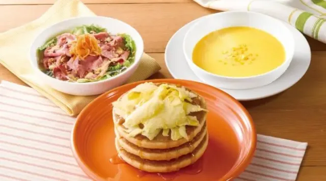 背徳のけずりバターパンケーキ+ローストビーフサラダ+北海道産とうもろこしのポタージュ(ジョナサン)