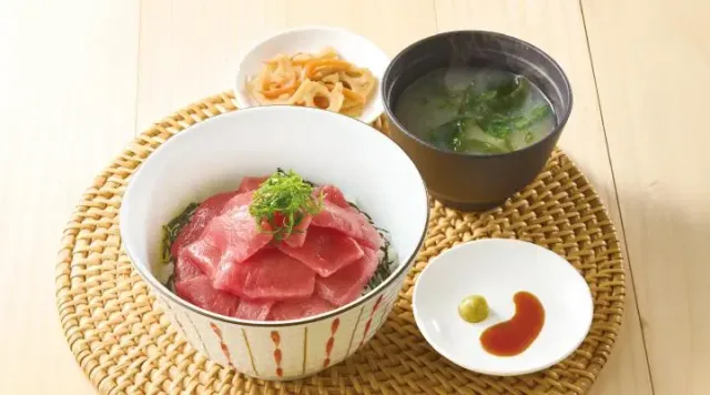 本まぐろの鉄火丼 まぐろ倍盛り（みそ汁・惣菜つき）（ジョナサン）