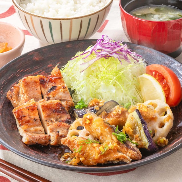 もろみチキンの炭火焼きとほっけ竜田揚げ 〜もろみ醤油の香味ネギだれ〜（大戸屋）