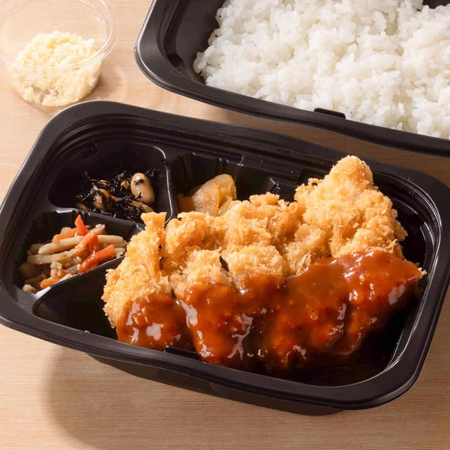 デミグラスチキンかつ 弁当(大戸屋)