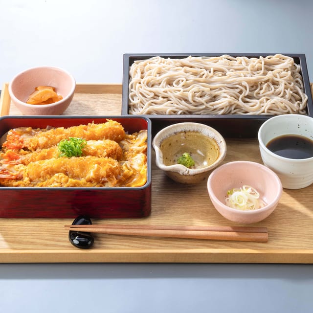 海老の玉子とじ重と麺のセット(大戸屋)