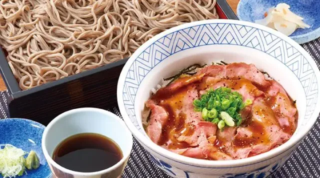 赤身ローストビーフ丼せいろそばセット(夢庵)