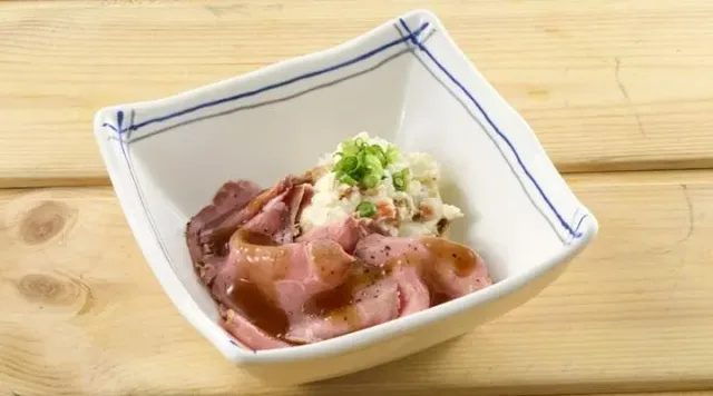 赤身ローストビーフポテトサラダ添え(夢庵)
